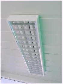 Leuchtbalken mit Spiegelraster